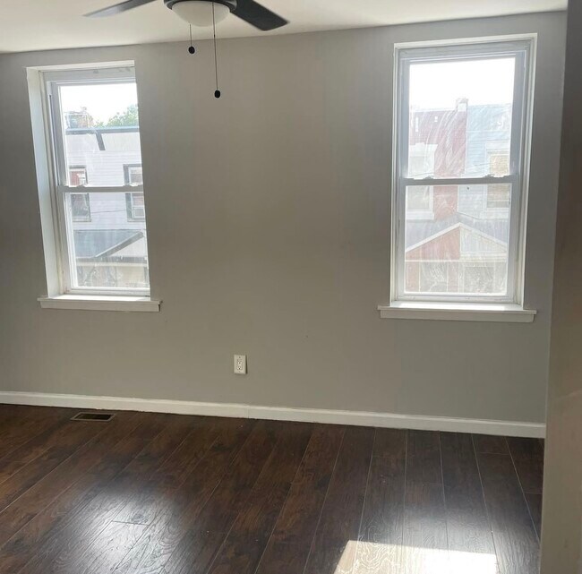 Building Photo - 935 N Saint Bernard St