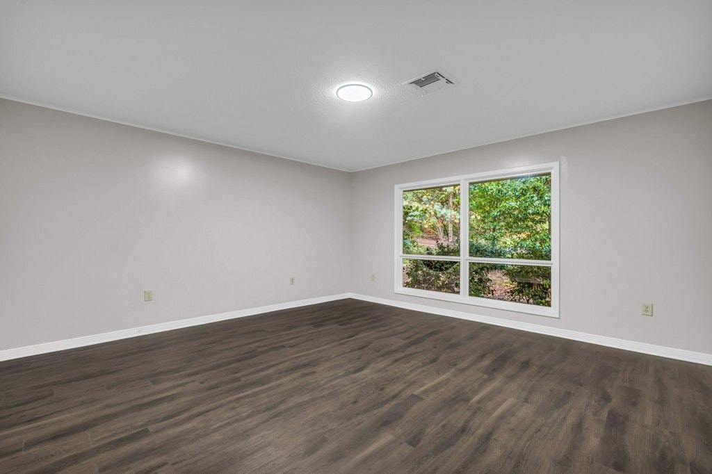 Building Photo - 706 Park Cir