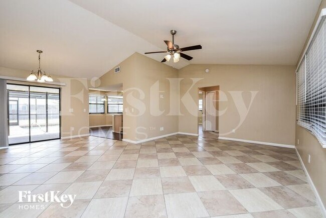 Building Photo - 4141 SW 6th Pl