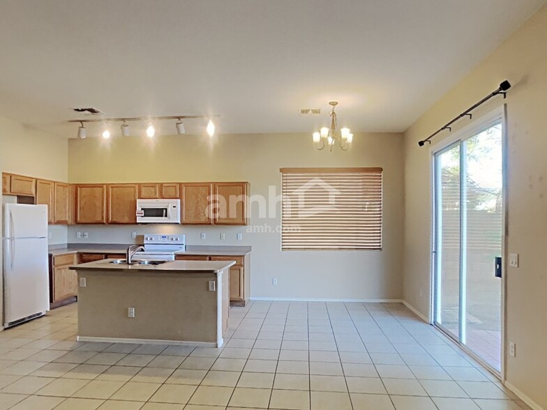 Building Photo - 13544 W Ironwood St