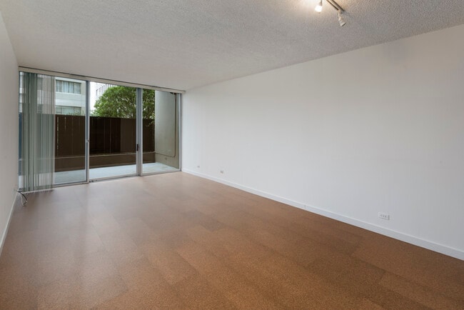 Building Photo - 1333 Jones St