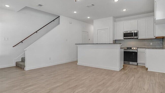 Building Photo - 1219 Bells Dr