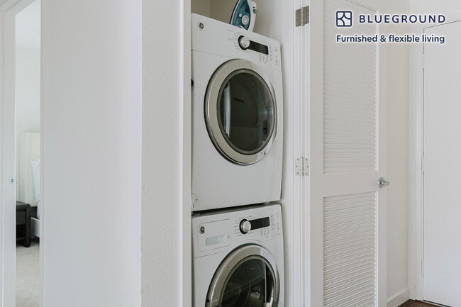 Building Photo - 10870 N Stelling Rd