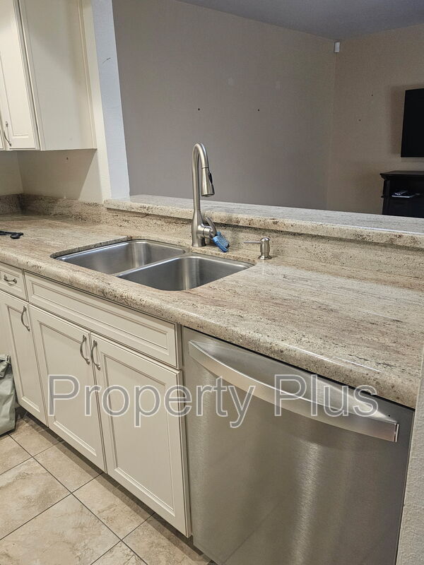 Building Photo - 12244 S Chippewa Dr