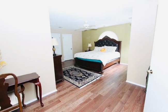 Building Photo - 587 Sayre Dr