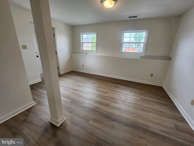 Building Photo - 1048 Kasinof Ave