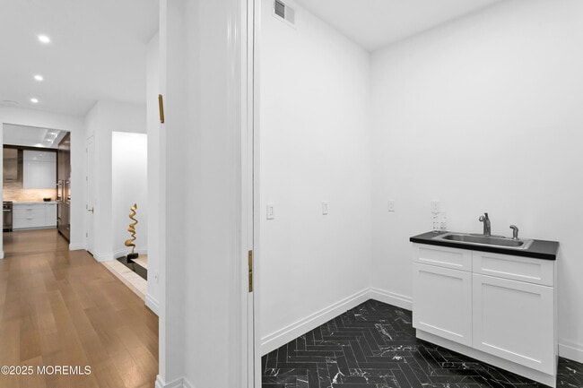 Building Photo - 1109 Rockefeller Ct