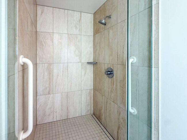 Building Photo - High-Floor 2BR Corner Unit with Expansive Views & 2 Parking at Azure Ala Moana