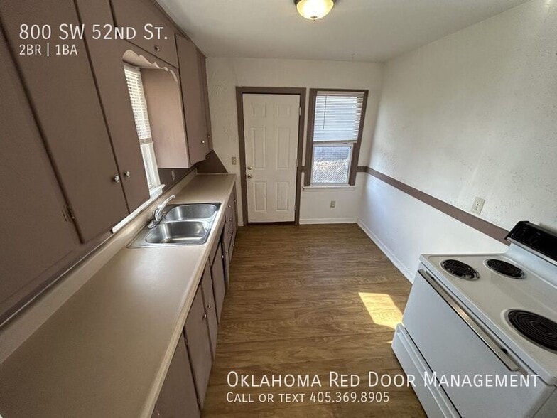 Building Photo - 800 SW 52nd St