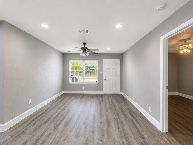 Building Photo - 10739 Dulcimer St
