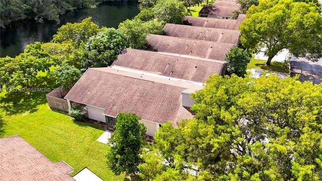 Building Photo - 570 Woodgate Cir