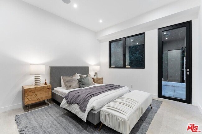 Building Photo - 9031 Alto Cedro Dr