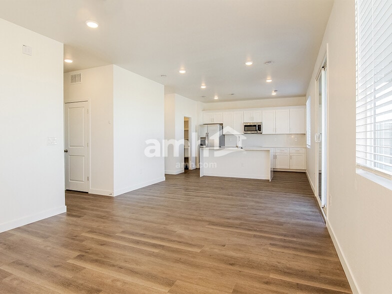 Building Photo - 20177 W Thomas Rd