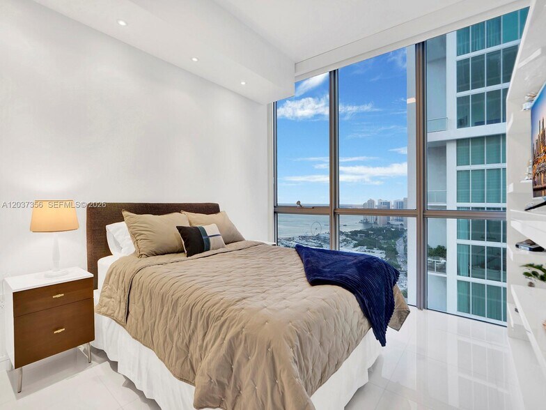 Building Photo - 1100 Biscayne Blvd
