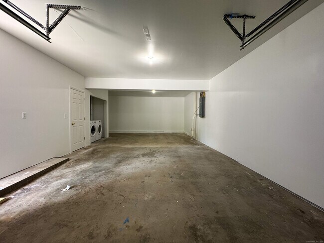 Building Photo - 62 Chestnut St