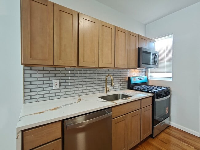 Building Photo - 344 N Redfield St