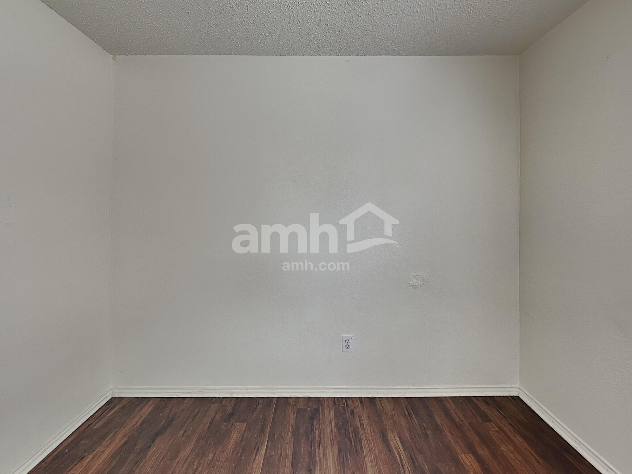 Building Photo - 300 Trailwood Dr