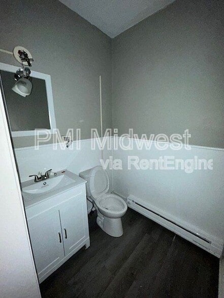 Building Photo - 2516 S Washington St