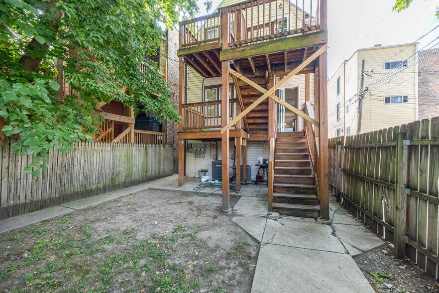 Building Photo - 3444 W Schubert Ave