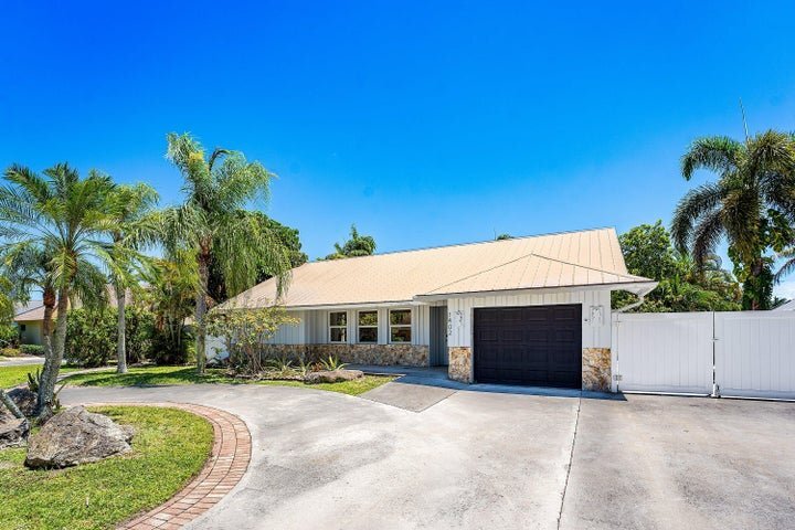 Building Photo - 1402 Cormorant Rd