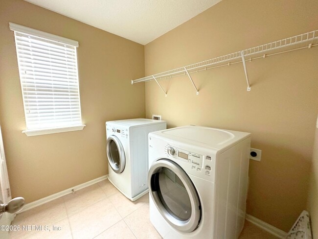 Building Photo - 4578 Silverthorn Dr