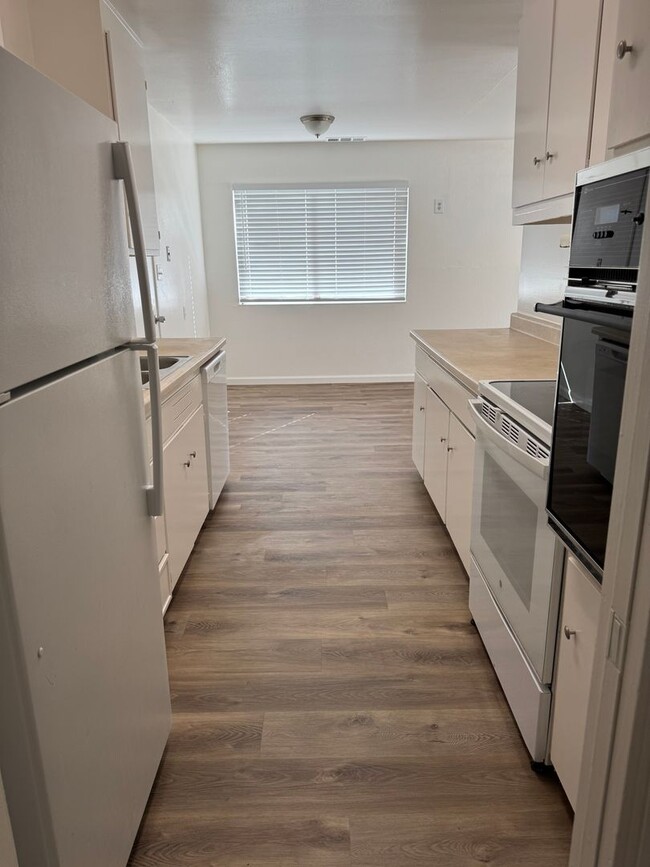 Building Photo - Cozy 3 Bedroom Home