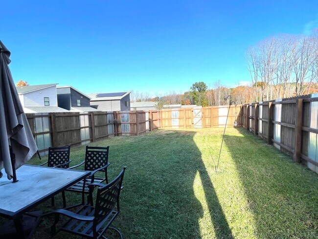 Building Photo - 3046 Fulton St