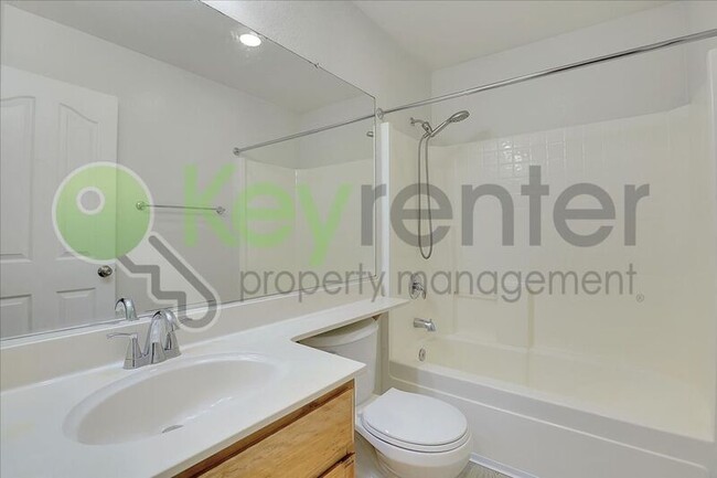 Building Photo - 461 Anjou Cir