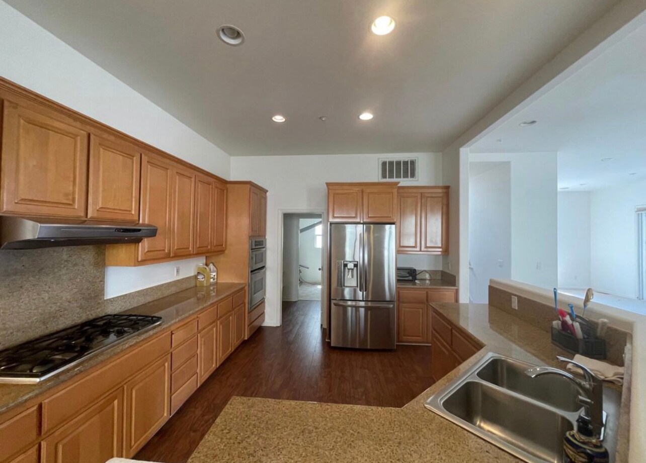 Building Photo - 672 Via Rialto