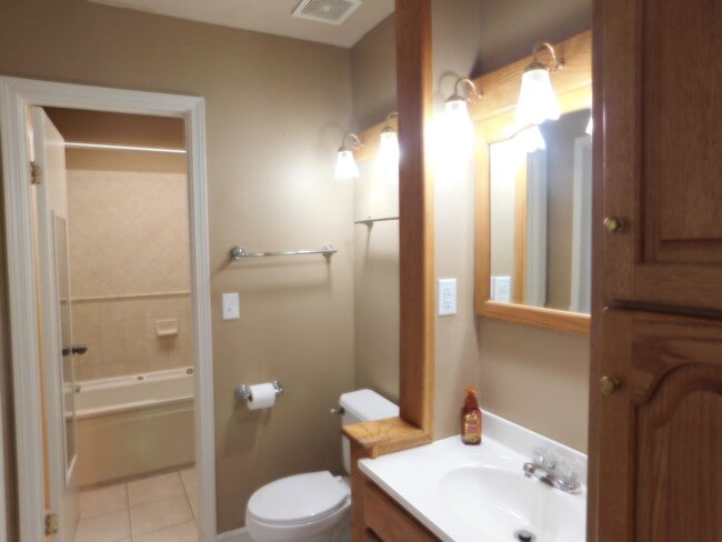 Building Photo - 4 Bedroom Home in El Dorado minutes from D...