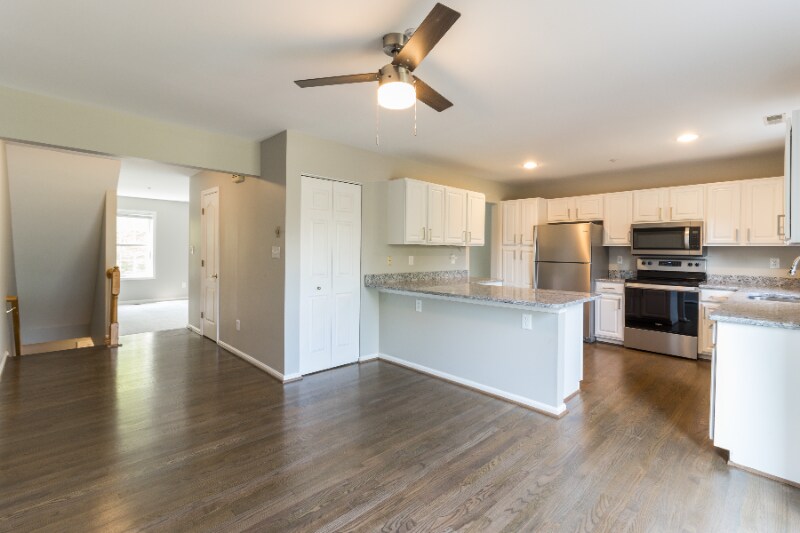 Building Photo - 733 Mashie Ct