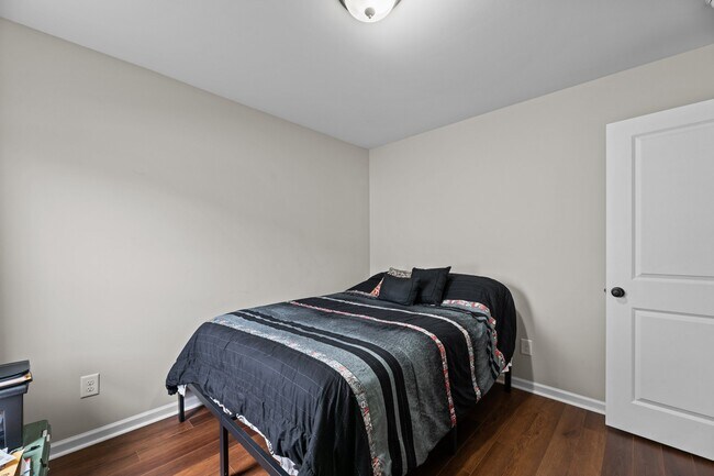 Building Photo - 211 Lynden Ln