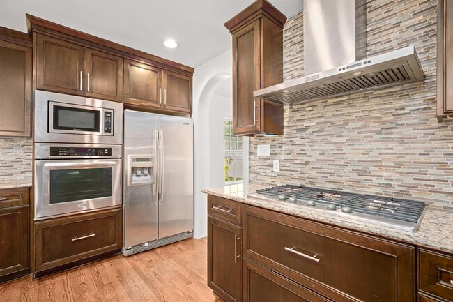 Building Photo - 2110 Oxford Ave