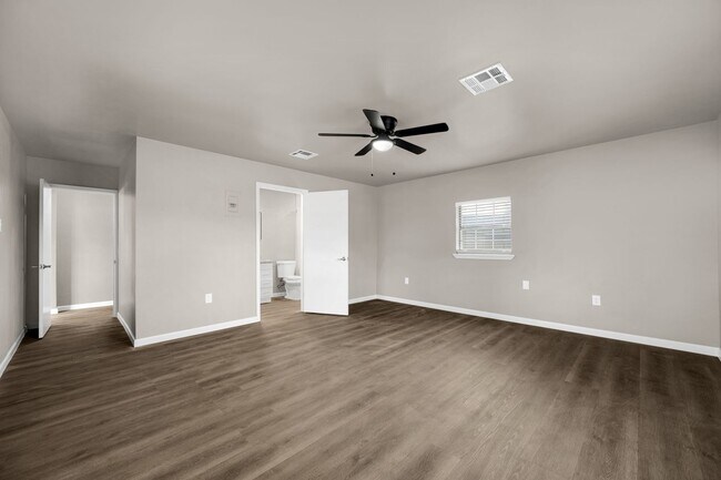 Building Photo - 509 NE Cimarron Cir