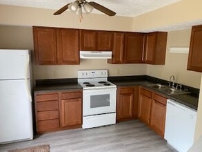 Building Photo - 707 Forest Ln