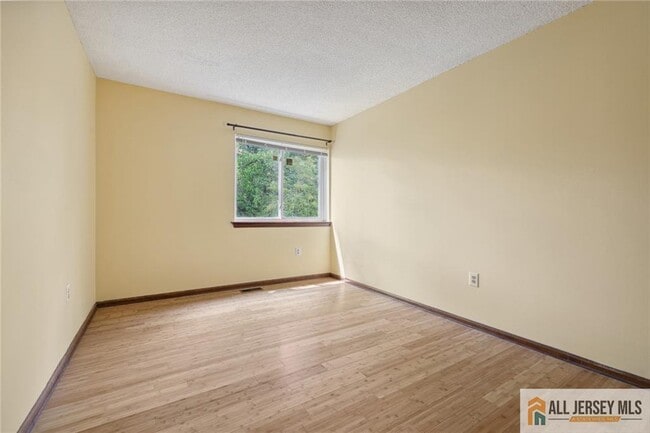 Building Photo - 153 Thoreau Dr