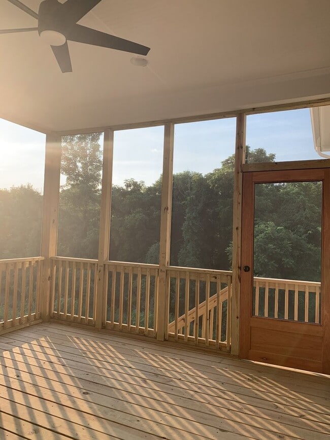 Building Photo - 4-Bed/2.5-Bath in Lockwood Glen!