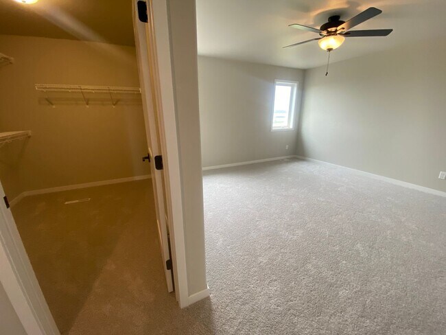 Building Photo - 2232 Griffin Dr S