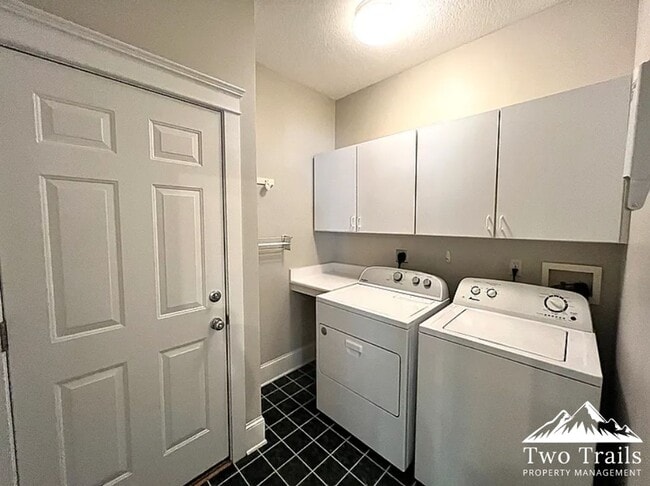 Building Photo - GORGEOUS 4 BED/2.5 BATH IN BILTMORE PARK