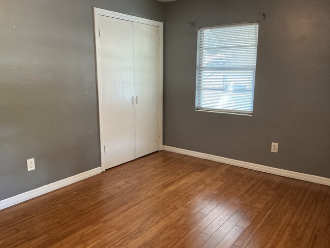Building Photo - Single-Family Home | 3 Bedrooms | 2 Bathro...
