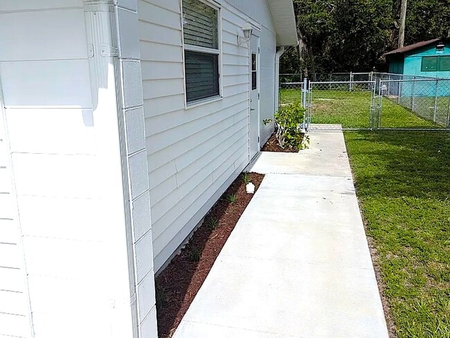 Building Photo - 6716 Anchor Way