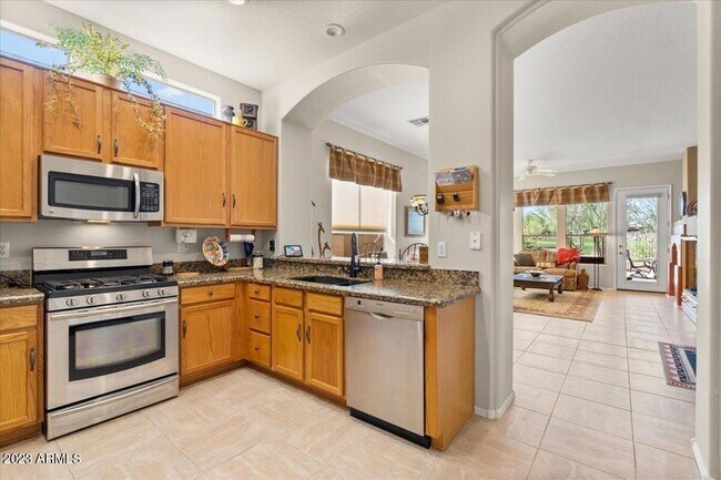 Building Photo - 9670 E Chuckwagon Ln