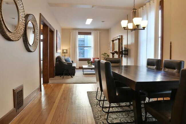 Building Photo - 1321 Elati St