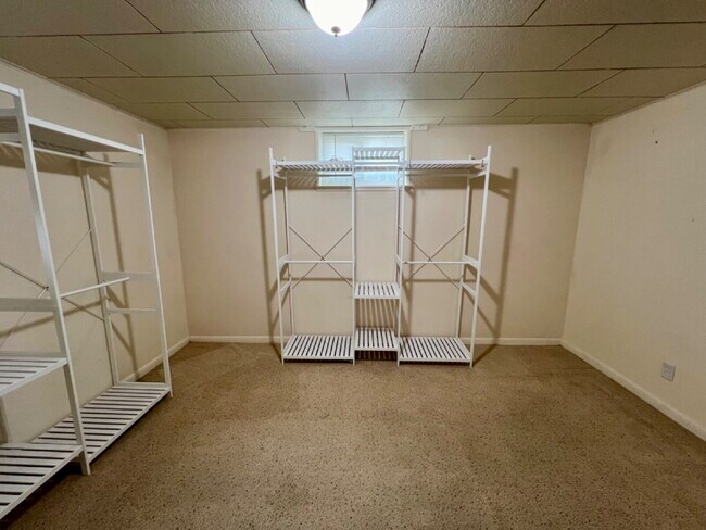 Building Photo - Great Home Close to CFD!