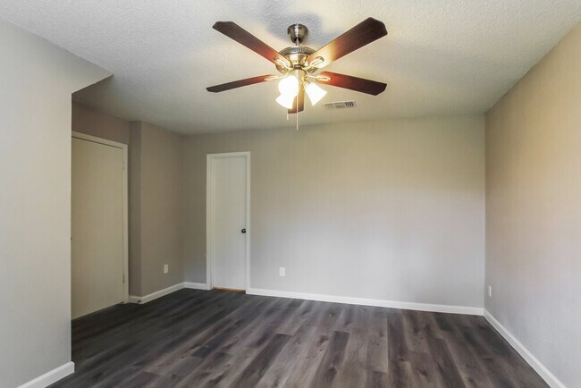 Building Photo - 4310 Shalom Creek Ln