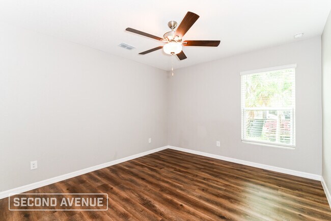 Building Photo - 1196 W Taggard Rd