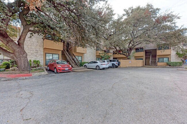 Building Photo - West campus 1 bed condo just 2 blocks from UT