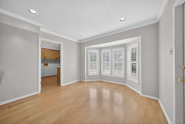 Building Photo - 2318 Park Cir