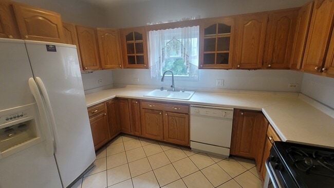 Building Photo - 2977 N Lawndale Ave