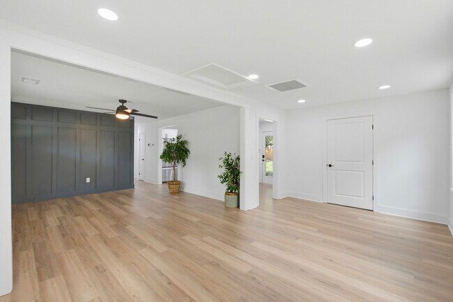 Building Photo - 1787 Hay Rd
